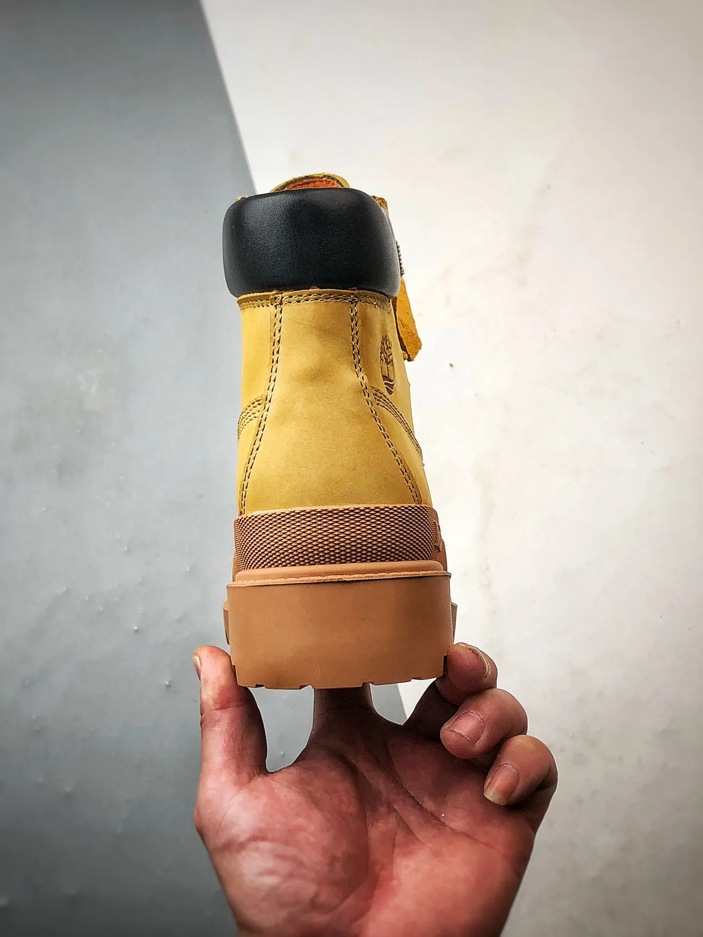 💰400 Timberland Timberland/Timberland Premium series simple and comfortable thick-soled Martin boots, frosted waterproof cowhide upper, Guangdong factory quality, trendy hot style, new process upgrade, original last type, export trade order, original box and original packaging, with anti-odor and anti-corrosion high elastic honeycomb latex insole to give you a perfect wearing experience. Item number: 52145 Size: 35 36 37 38 39 40 41 42 43 44 45 (standard code)